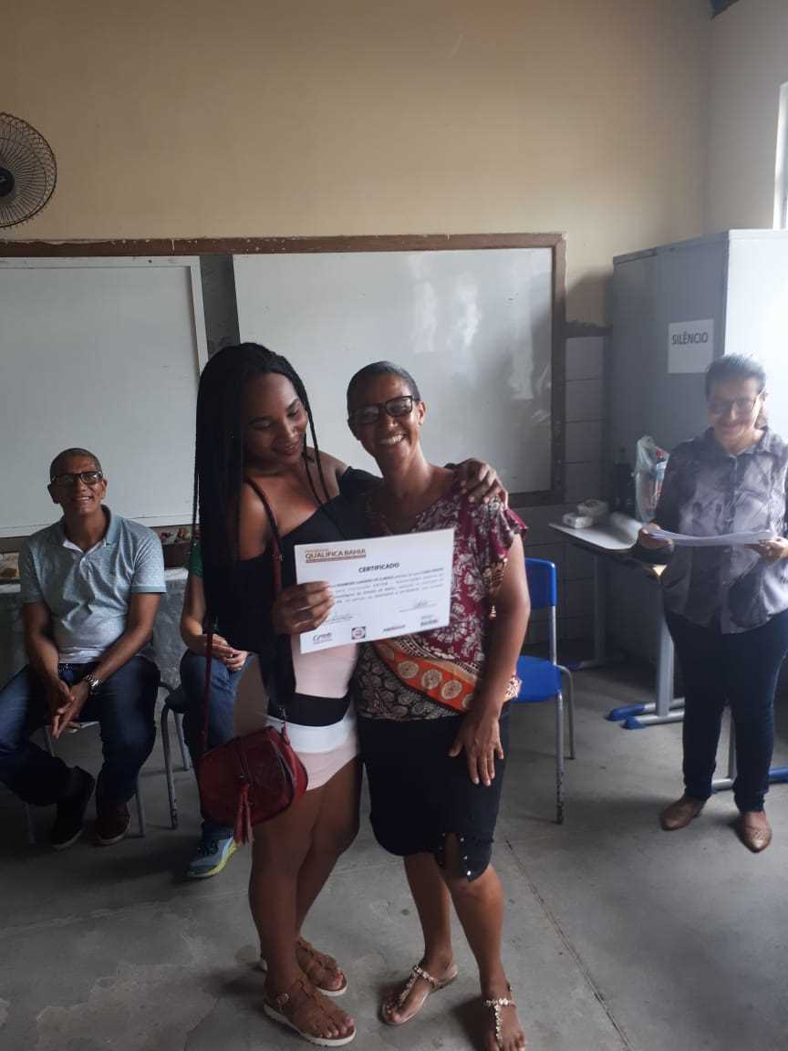 Secretaria de Assistência Social faz entrega de Certificados do Curso de Cabeleireira.
